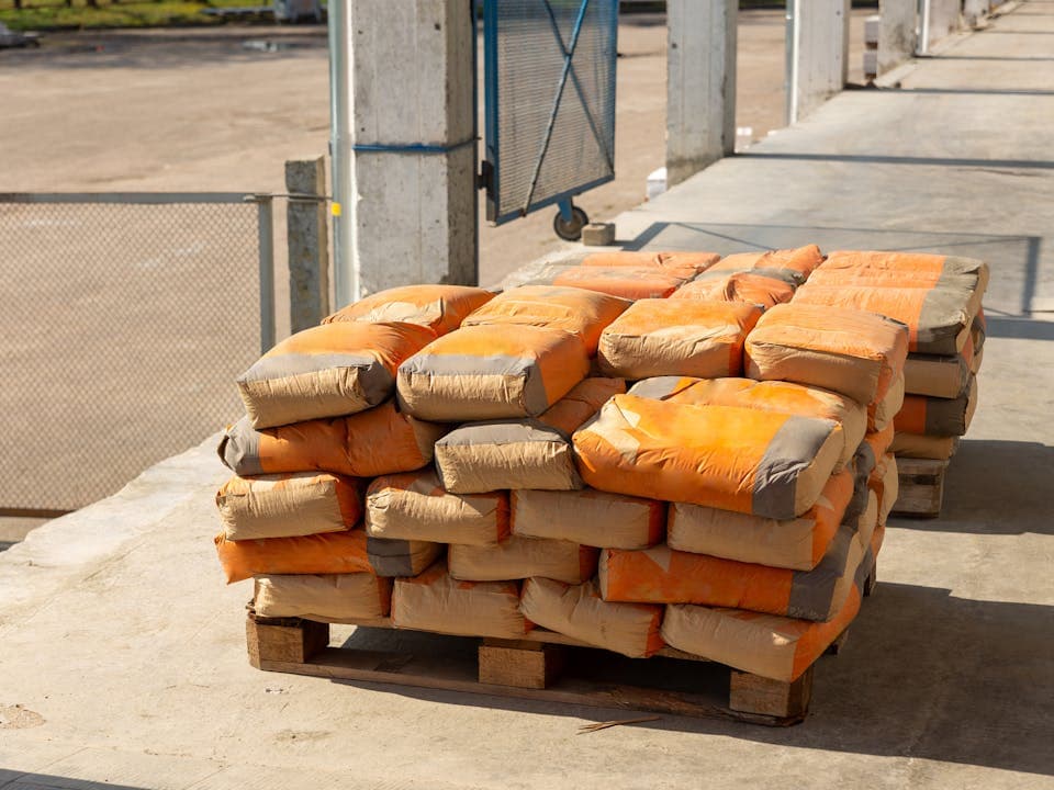 Le transport de ciment : logistique et sécurité